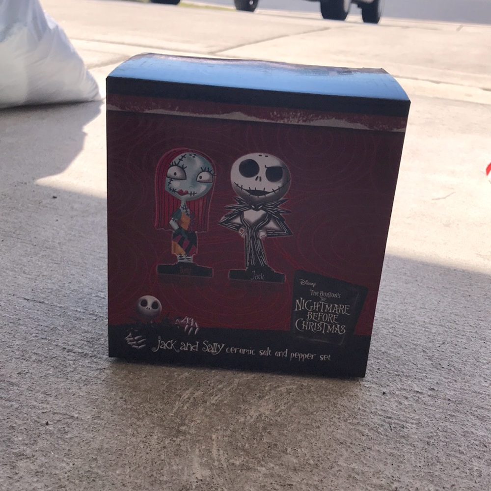 Nightmare Before Christmas SaltPepper shaker set